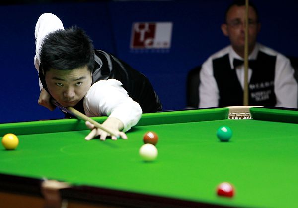 捅破的窗户 捅破的窗户