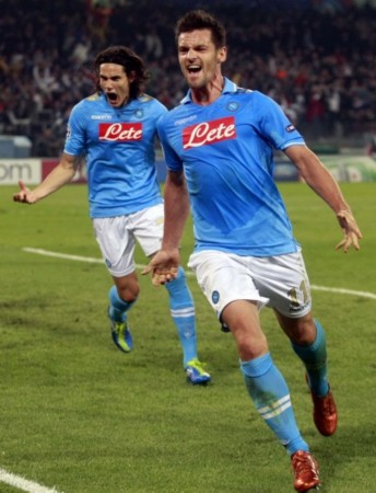 更是在球队 更是在球队